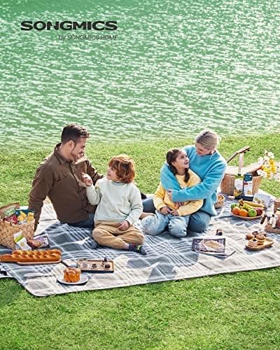 SONGMICS Wasserdichte Picknickdecke, groß, für Camping und Strand, grau-weiß GCM60GW